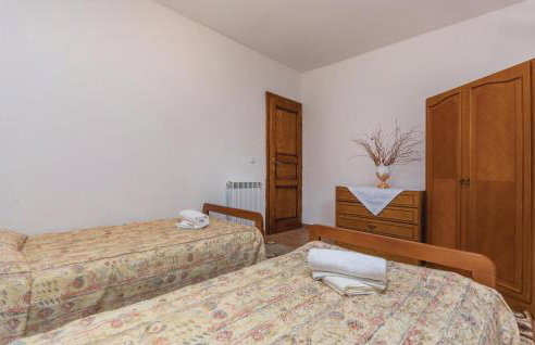 Two-Bedroom Apartment In Radmani - Photo 18