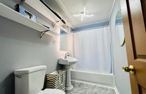 KING Bed Cozy First Floor Apt 25Mins to Falls - Foto 16