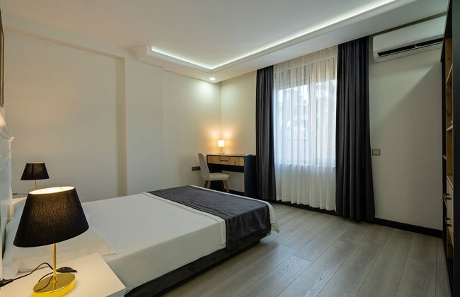 Eluxio Suite Hotel - Photo 20
