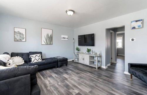 3BR home near Heritage Park - Photo 1