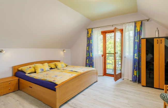 4 bedroom House in Balatonszárszó with private pool and garden - Photo 10