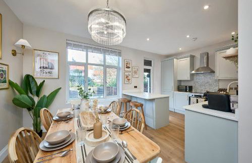 Stylish 4 bed home in Old Trafford next to MUFC - Foto 3