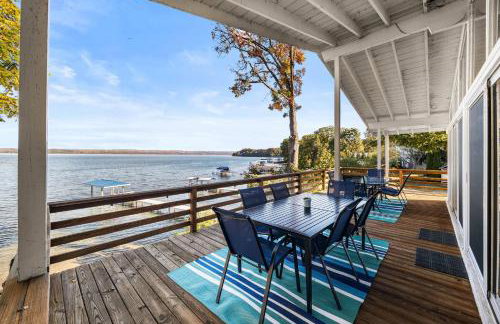 Waterfront retreat w/ wraparound deck & BBQ - Foto 52