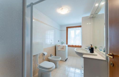 Lhousing - Tricamere con due bagni in centro - Foto 7