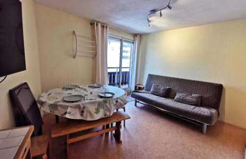 2 Pièces, skis aux pieds, proche commerces avec balcon. Capacité 6 pers, animaux non admis - FR-1-771-11 - Foto 13