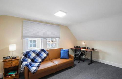 Patty's Place - Private and Convenient EV-Friendly Apartment near Downtown - Foto 6