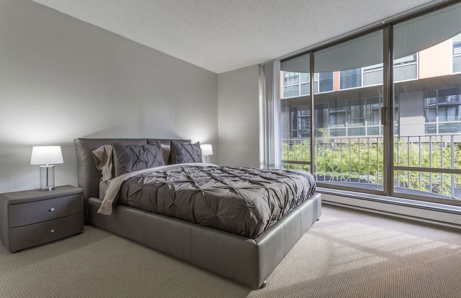 Domicile Suites at Cove - Photo 12