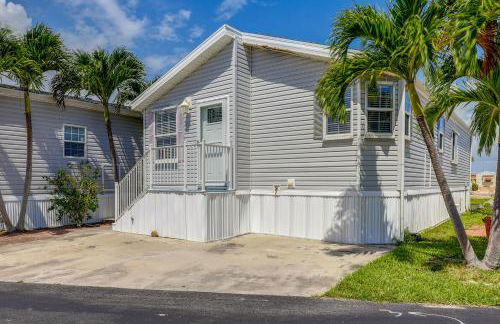 Pool Access, Walk to Beach! Cozy Jensen Beach Home - Photo 21