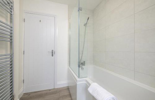 Vale House By EDEN Accommodation - 2 Bedroom Whole House, Sleeps 4 - NEWLY RENOVATED - Foto 11