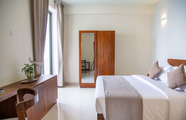 Marine Suites - Photo 7