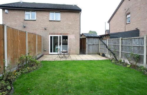 Charming Home - Free Parking - Private Garden - Pass the Keys - Foto 45