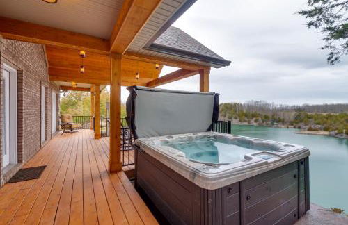 Tranquility Lake Getaway with Hot Tub on 27 Acres! - Foto 2