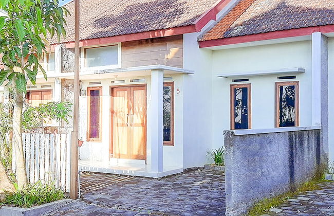 Villa Kebon Jeruk Syariah Malang by ecommerceloka - Foto 17