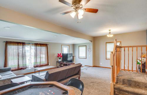 Serene Devils Lake House with Deck and Fire Pit! - Foto 6