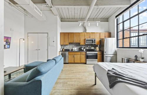 2125 Superior Living - Photo 14