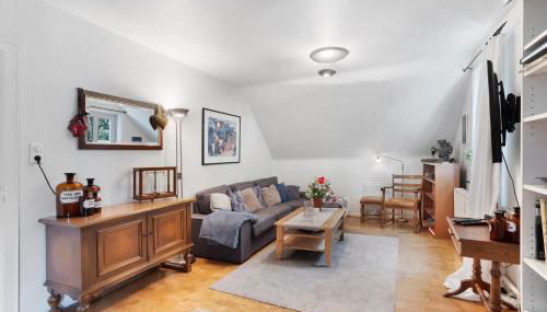 Schöne Dachgeschoss Wohnung - Foto 2