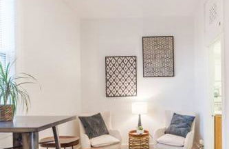 Stylish Flat in Walkable Downtown w Parking - Foto 16