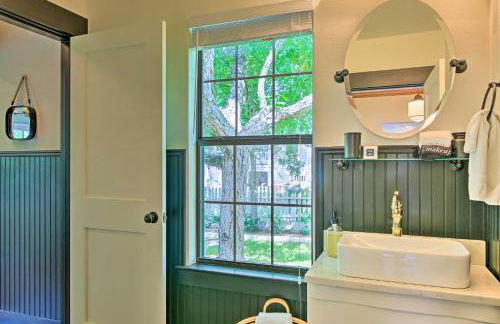 Beautiful Hill Country Cottage - Walk to Downtown! - Foto 22