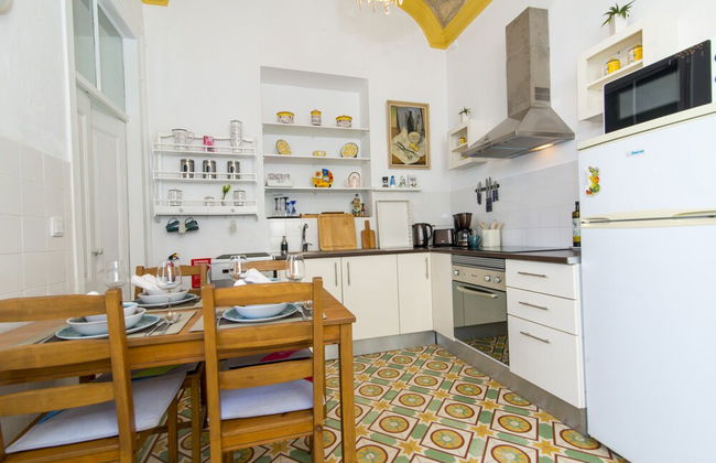 Charming Townhouse With Aircon Only 500m From the Marina and the Typical Market - Foto 13