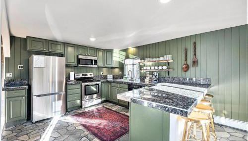 Spacious mountain lodge with hot tub and game room - Foto 5