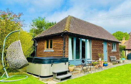 The Barn cottage with hot tub overlooking the lake - Foto 1
