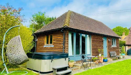 The Barn cottage with hot tub overlooking the lake - Foto 1