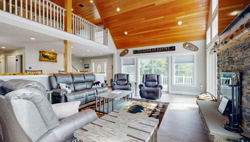 Hilltop Hideaway - Photo 5