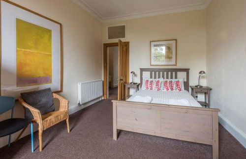 3 bed overlooking meadows park - Foto 37