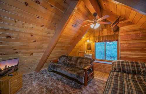Far Enough Cabin - Chalet style cabin, walking distance to the trails! Foosball table! - Foto 22