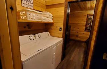 Luxury Cabin w/ Game Room & Hot Tub at Cave Run Lake - Foto 28