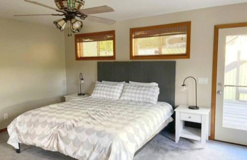 Riverside retreat with stunning views, historic charm - Coastal adventure awaits - Foto 14