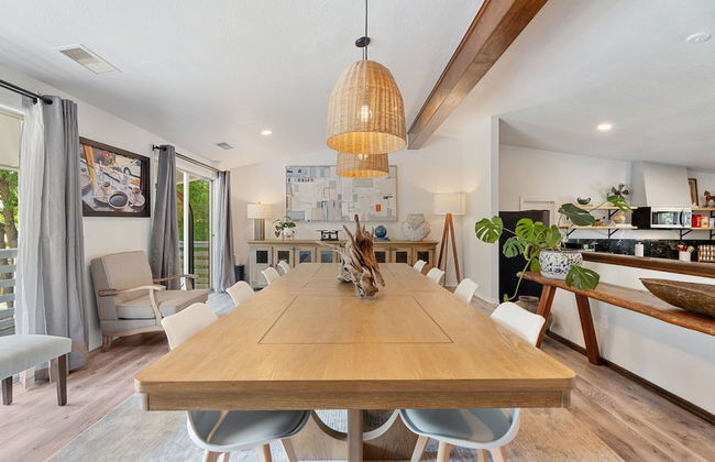 Spacious Family Home w Pool Hot Tub Large Yard - Photo 19