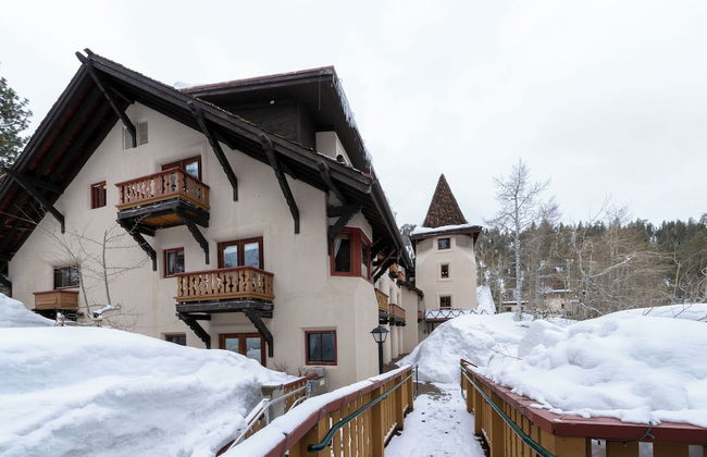 Olympic Village Inn - Photo 46