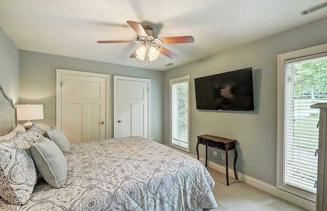 Lakefront w/ Private Dock + Hot Tub Pontoon Rental Butler Bliss by Avantstay - Photo 6