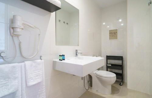 Valencia Home - Photo 46