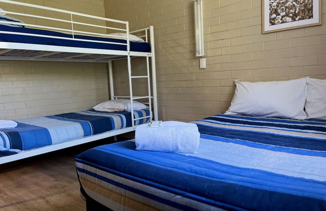 Emu Beach Chalets - Photo 7