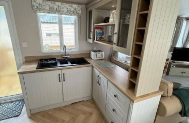 Cuckoo Lodge with Hot Tub at Brickyard Lakes - Foto 5