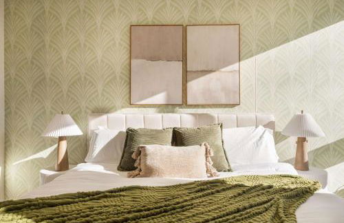 2022 Modern 3BR Tesla Charger City Views - Foto 24