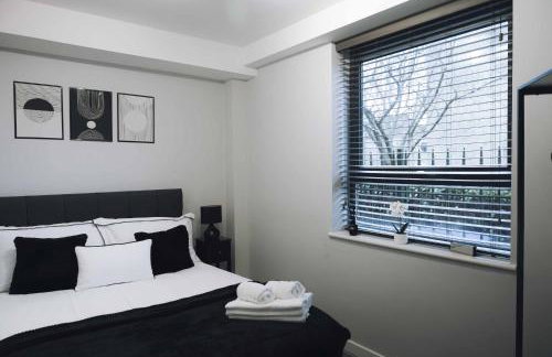 Luxury 2 Bedroom Apartment near Stratford Station for Corporate and Group Stays - Foto 43