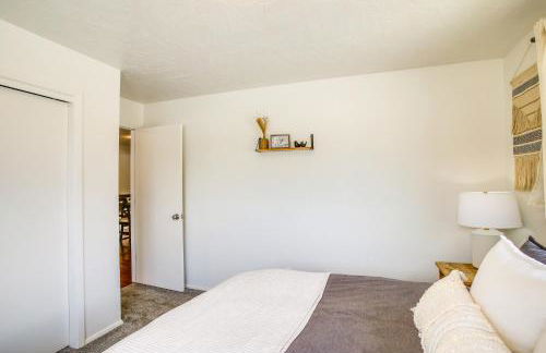 Spirit Lake Home with Fenced Yard 1 Mi to Water! - Foto 13