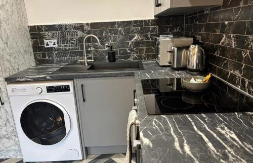 Lux Style Homes -1 BED APARTMENT close to City Centre - Free WIFI - Free Parking - Smart TV - Full Kitchen - Self Check In - Foto 24