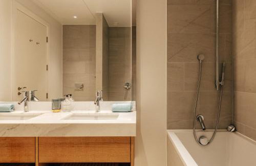 LUXURY 3 Bed 3 Bath Apartment in Central London - Photo 57