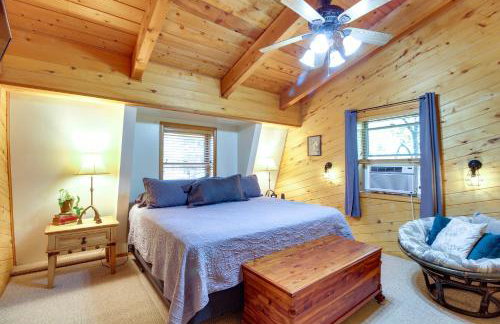 Hot Tub and Games! Lakeside Sherwood Forest Cabin - Foto 11