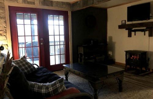 Cozy Cabin Rental near Ozark National Forest for a Relaxing Weekend Getaway in Arkansas - Photo 3