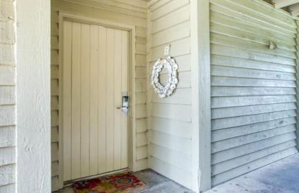 Cozy renovated ground floor unit - Golf Villa - on the Golf Course - Photo 10