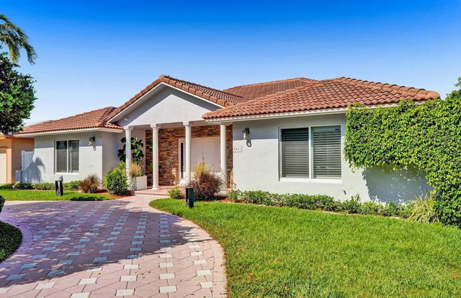 Luxe 4BR Waterfront w Htd Pool 5min to Beach - Foto 53