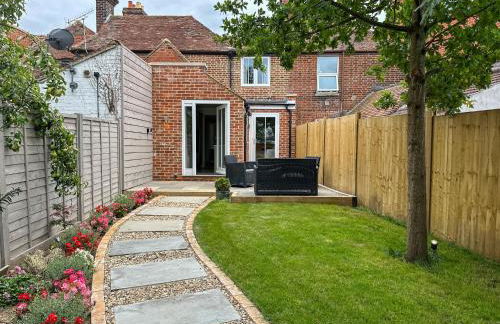 Modern Canterbury 3 Bedroom Townhouse - Pets Welcome & Free Parking - Foto 17