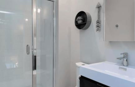 Luxe 4bdr w/ Balcony & Parking, 10 Mins to Broadway 9th Avenue by Avantstay - Foto 105