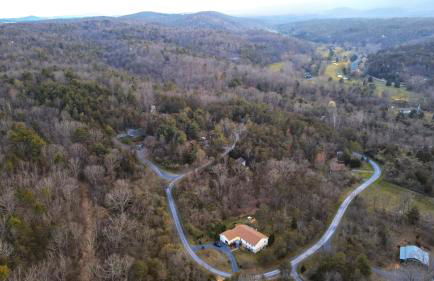 The Basye House - Secluded Mountain Valley Getaway - Foto 8