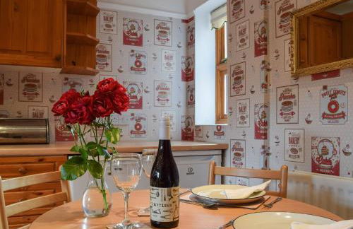 Glossoms Lodge - Photo 8